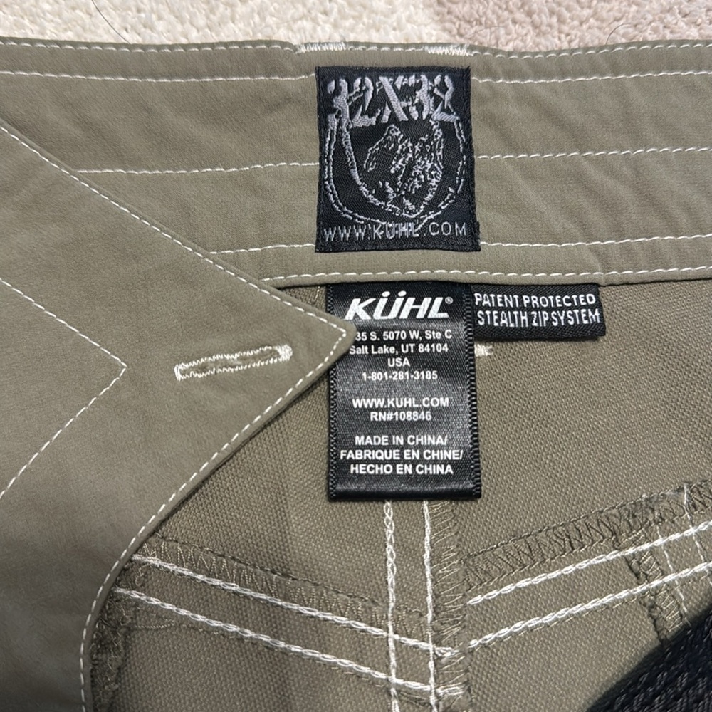 Brand new never worn Kuhl zip off pants size 32x32